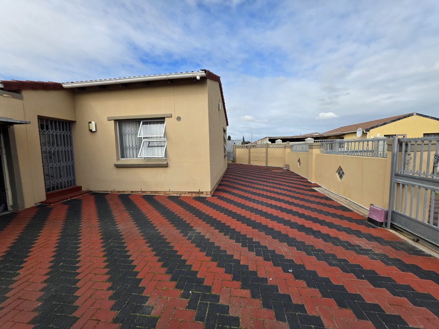 3 Bedroom Property for Sale in Devon Park Village Western Cape
